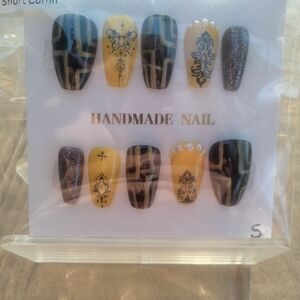 Handmade Black & Yellow Baroque Press-On Nails